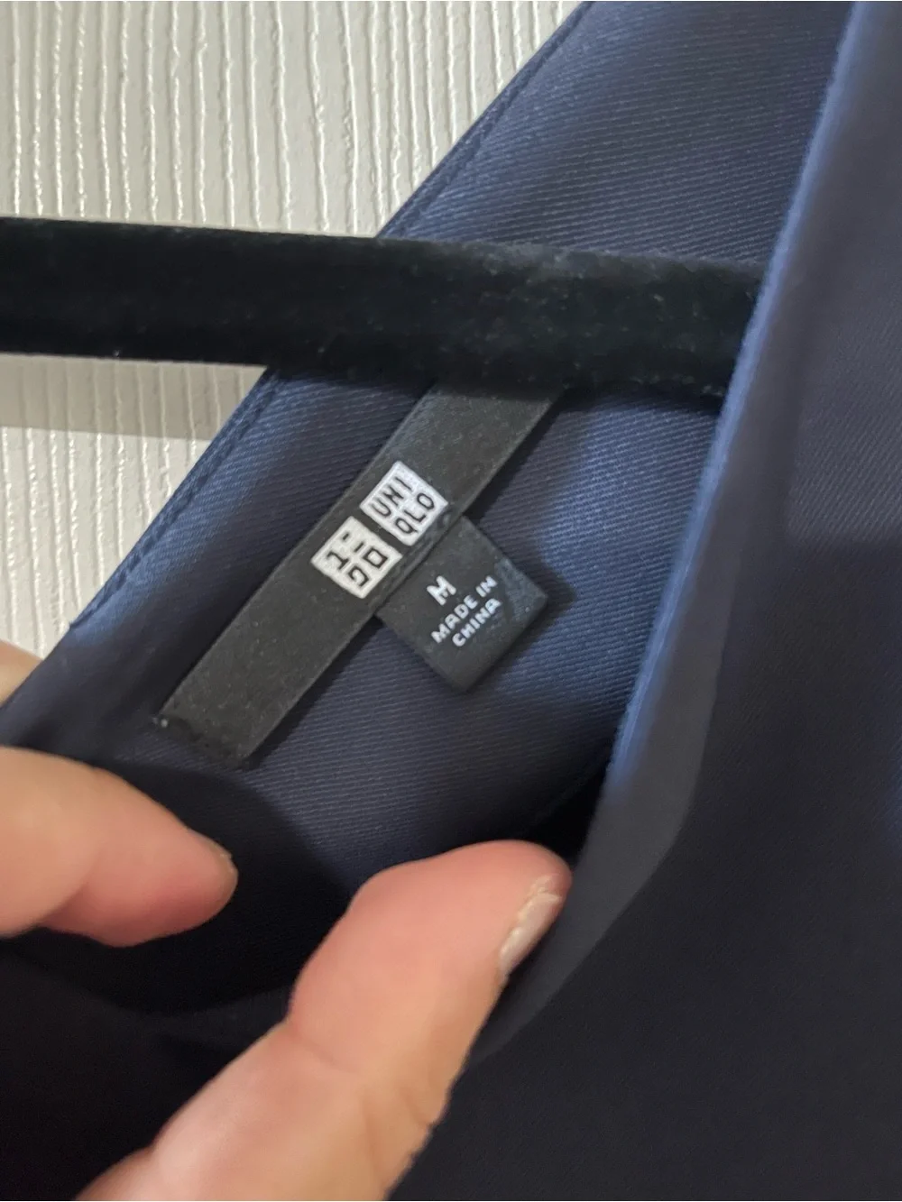 UNIQLO Women’s V-Neck Flutter Sleeve Dress in Navy - Picture 4 of 6